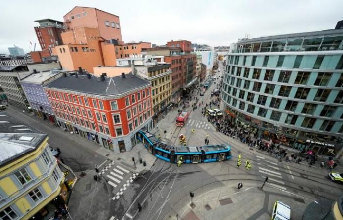 Pánico en el centro de Oslo este martes: ¡un tranvía descarrila y acaba en una tienda! (fotos y vídeo)