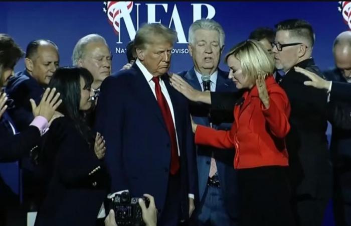 Donald Trump recibe bendición de los evangélicos en cumbre nacional de fe