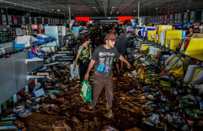 Imágenes de las “inundaciones del siglo” en Valencia, que sumieron a la región en el caos