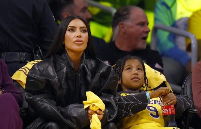 La cuenta de YouTube del hijo de Kim Kardashian, Saint West, eliminada después de publicar un meme anti-Kamala Harris