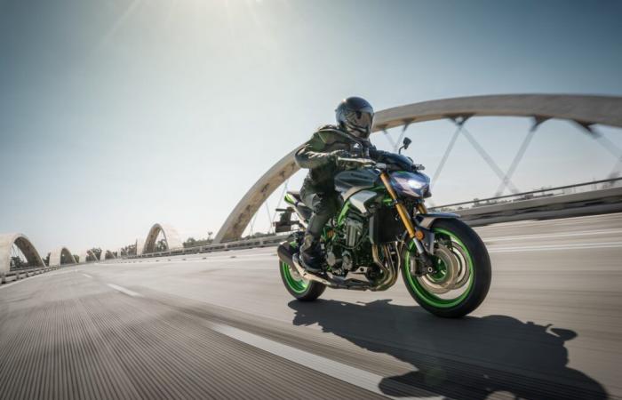 Nuevo: la Kawasaki Z900 2025 obtiene una unidad de medida inercial y un cambio rápido