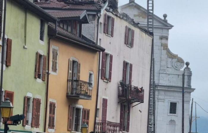 Los bomberos destruyen las chimeneas que amenazan con derrumbarse, incluida una de 5 m.