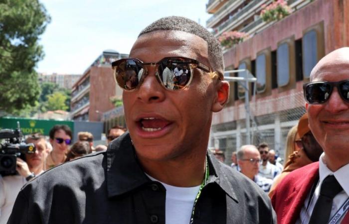 Kylian Mbappé en Mónaco, hacía calor