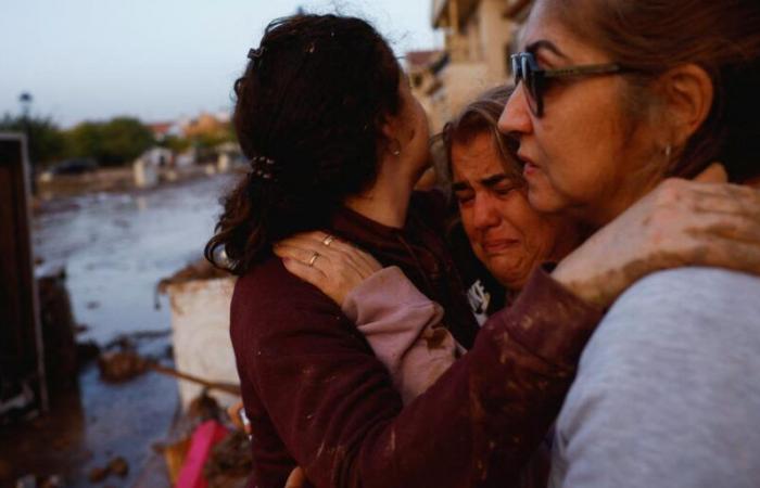 Día de luto nacional en España tras las inundaciones que dejaron al menos 95 muertos en el sureste del país