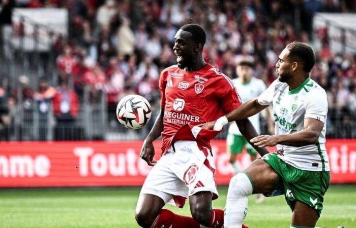 Estadio de Brest. Héroe del inicio de temporada, Abdallah Sima tuvo un mes difícil