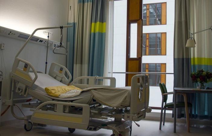 El hospital en crisis: cerca de 4.900 camas cerradas en 2023, ¡más de 40.000 en 10 años!