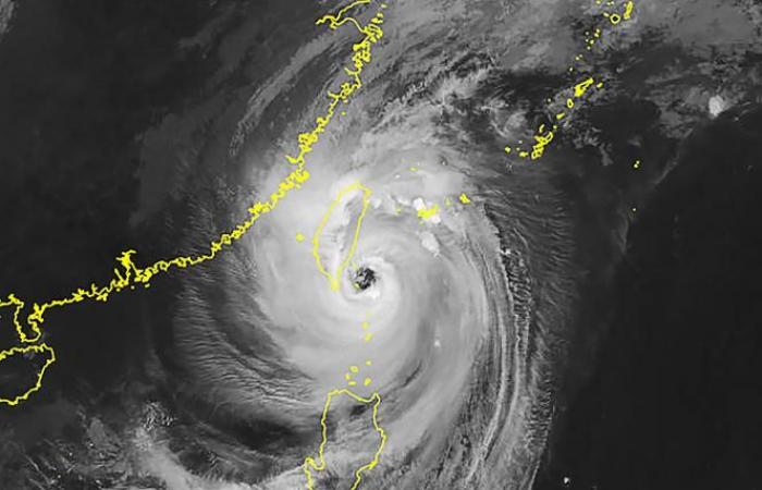 Olas de diez metros de altura, ráfagas de 260 km/h: Taiwán se prepara para la llegada de un violento tifón