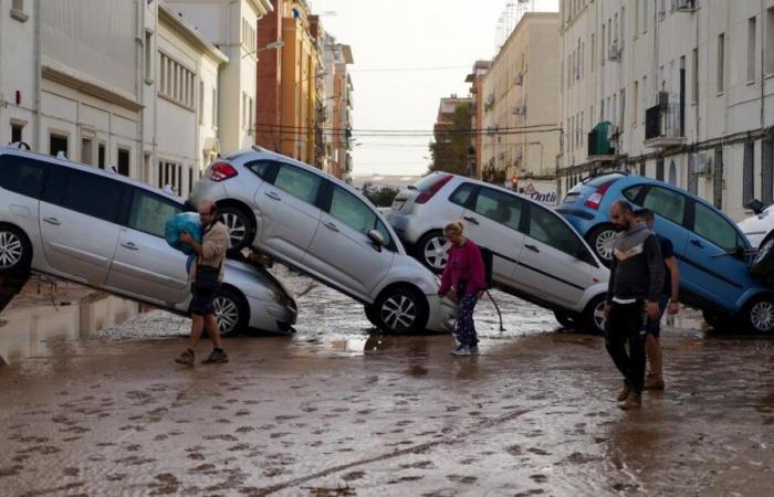 Inundaciones mortales en España: una pareja belga obligada a dormir bajo un puente con sus hijos