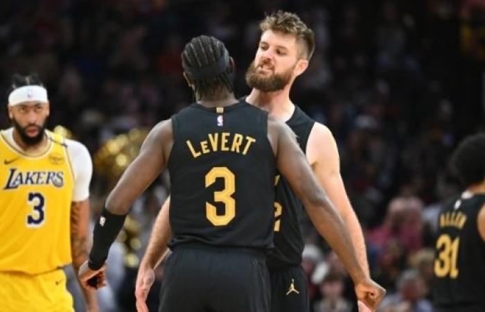 Los Cavaliers vencieron a los Lakers y se pusieron 5-0; Bronny James anota sus primeros puntos en la NBA