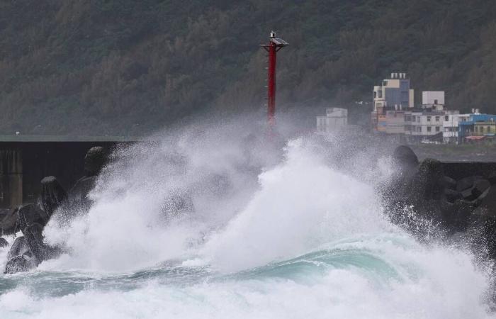 “Fuertes vientos y lluvias torrenciales”: Taiwán se prepara para la llegada de Kong-rey, su tercer tifón desde julio