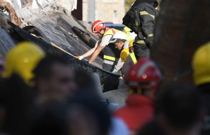 Serbia: Ocho muertos tras el derrumbe del tejado de una estación de tren en Serbia