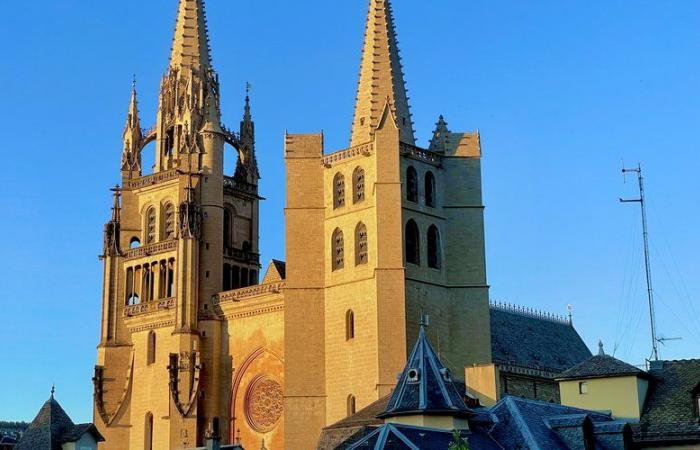 Breves en Lozère: visita a la catedral y su campanario, comida en la Fnaca, marcha nórdica…