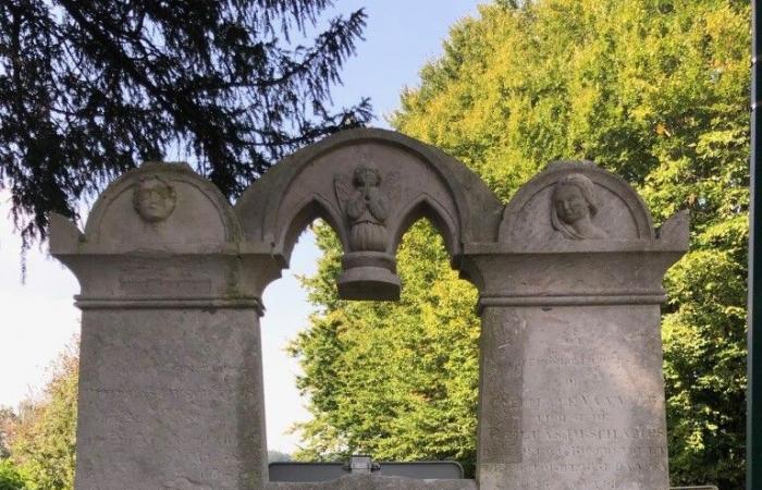 En este cementerio de Eure, la intrigante tumba de los amantes desamparados