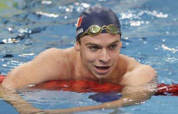 Léon Marchand bate el récord mundial de los 200 metros combinados en piscina corta