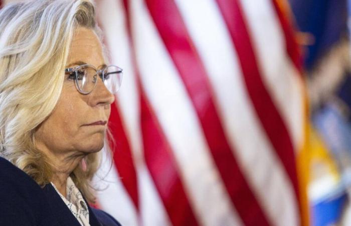 Donald Trump sugiere poner a Liz Cheney frente a armas que le apuntan