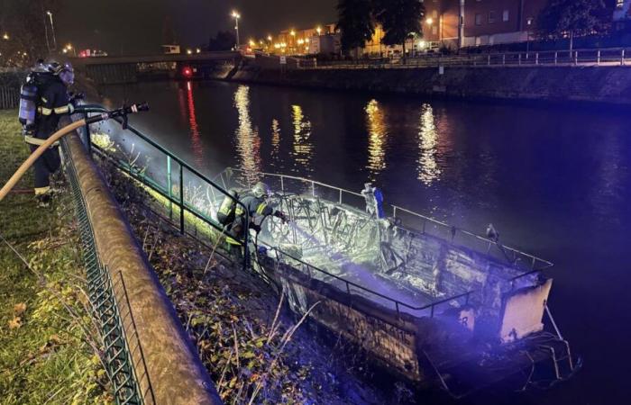 Dunkerque: un barco se incendia sin causar víctimas en el canal de Bourbourg