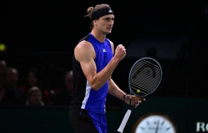 Alexander Zverev se clasificó por primera vez para las semifinales del Rolex Paris Masters tras su victoria ante Stefanos Tsitsipas