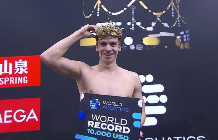 Léon Marchand bate el récord mundial de los 200 metros combinados en piscina corta