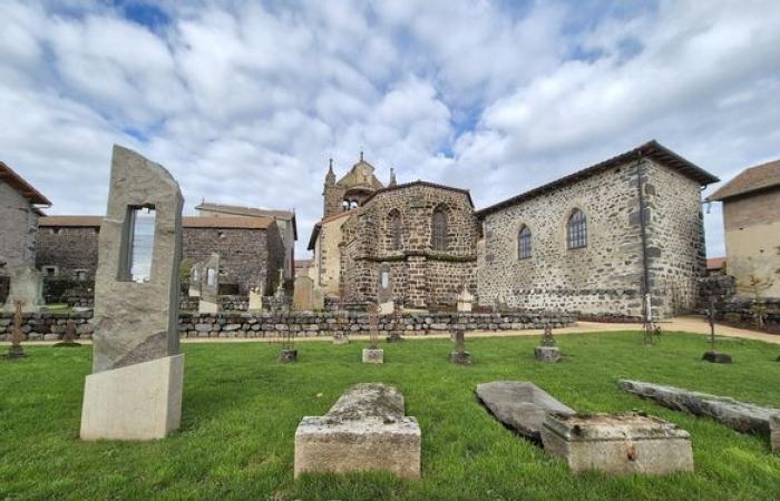 Este cementerio que mezcla memoria y creatividad es una visita obligada en Alto Loira