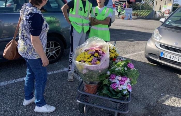 “Estos jóvenes son muy simpáticos”: los adolescentes llevan macetas al cementerio de Romans-sur-Isère