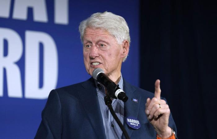 En campaña por Harris en Michigan, Bill Clinton defiende la guerra de Israel en Gaza