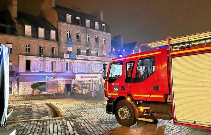 En Guingamp, el Carrefour City arrasado por un incendio [Vidéo]