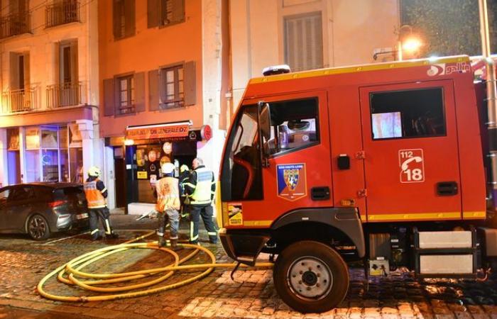 Un supermercado nocturno arrasado por un incendio en Puy-en-Velay