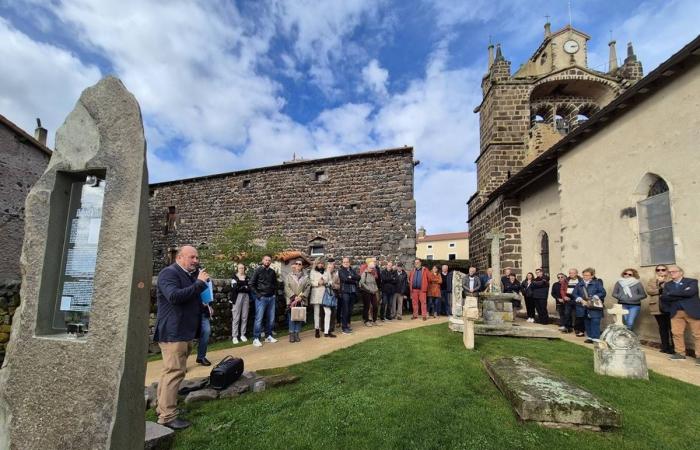 Este cementerio que mezcla memoria y creatividad es una visita obligada en Alto Loira