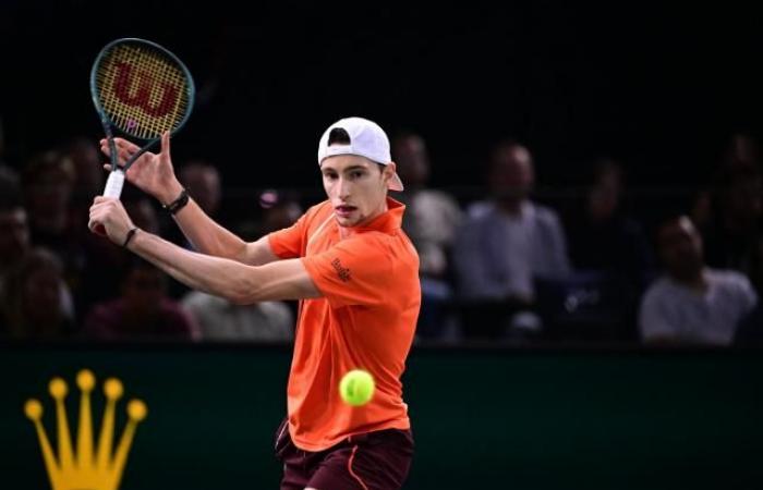 Ugo Humbert domina a Jordan Thompson y llega a semifinales del Rolex Paris Masters