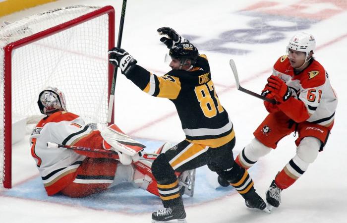 Jueves en la NHL | Sidney Crosby le da la victoria a Penguins en tiempo extra ante Ducks