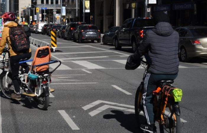 Gobierno de Ford inicia proceso para eliminar carriles bici en Toronto