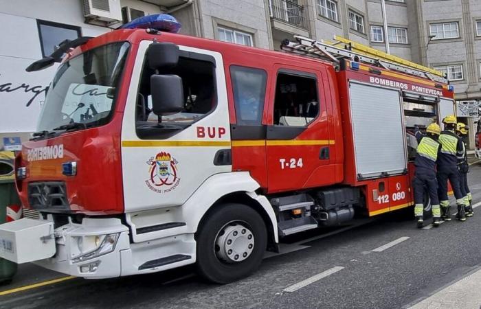 Desalojan un edificio del casco urbano de Pontevedra por un fuego en un piso