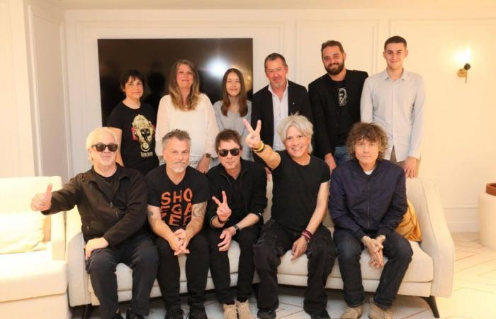 Antes de los NRJ Music Awards de este viernes por la noche, el legendario grupo Indochine fue a encontrar a nuestros lectores en Cannes