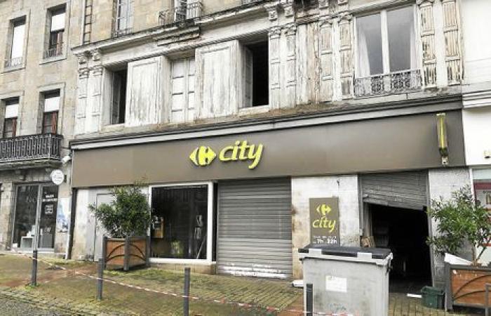 En Guingamp, el Carrefour City arrasado por un incendio [Vidéo]