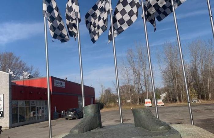 La estatua de Gilles Villeneuve robada frente a su museo