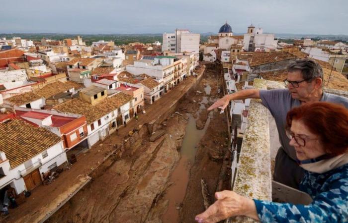 En Chiva, cerca de Valencia, “no podemos hacer otra cosa que ayudarnos unos a otros”