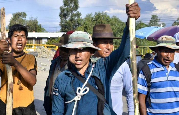 En Bolivia, partidarios de Morales toman como rehenes a soldados