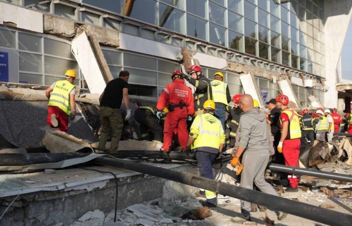 13 muertos y muchos heridos por el derrumbe de la marquesina de la estación de tren