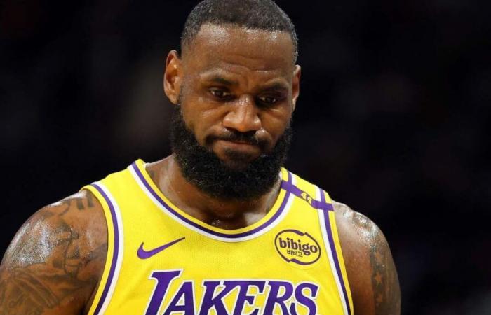 La estrella del baloncesto LeBron James llama a votar por Kamala Harris