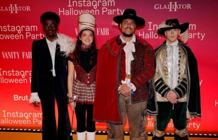 Durante una fiesta de Halloween, cuatro estudiantes de la “Star Academy” recuerdan su pequeña escapada.