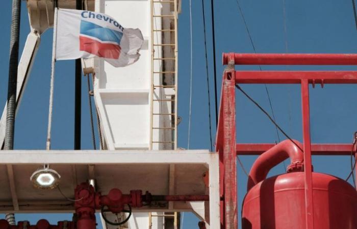 Chevron supera las expectativas en el tercer trimestre a pesar de la caída interanual