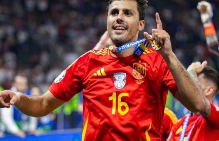 Rodri Hernández recibe el Balón de Oro y… ¡gracias a Dios!