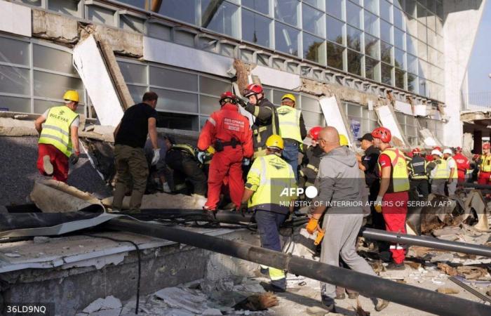 Día nacional de luto tras el derrumbe del tejado de una estación de tren que deja al menos 12 muertos