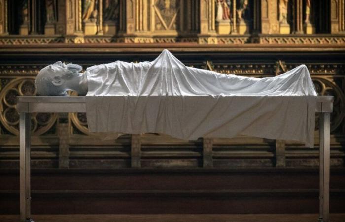 En Toulouse, una escultura denuncia la presunta violencia sexual del Abbé Pierre