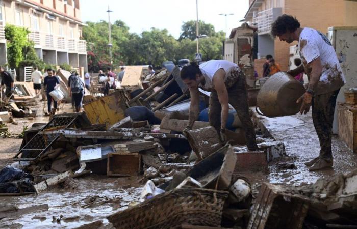 El ejército español se despliega en el sureste de España tras las inundaciones que dejaron al menos 205 muertos