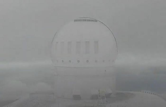 El pico más alto de Hawaii cubierto de nieve