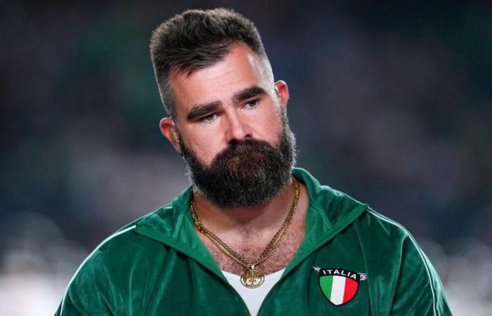 Jason Kelce rompe el teléfono de un fan después de que llamaron al hermano Travis un insulto homofóbico