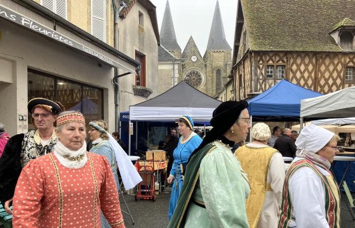 el sorprendente mercado de los sábados por la mañana, en Levroux, dedicado a los “makers”