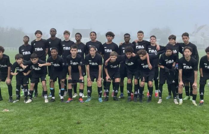 Estos jóvenes vinieron de toda Francia e incluso de Canadá para entrenar en Névez con los profesionales del fútbol.