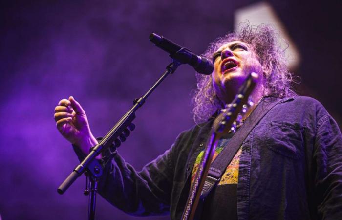 En el concierto de The Cure, la emoción de Robert Smith… y la magia sigue intacta